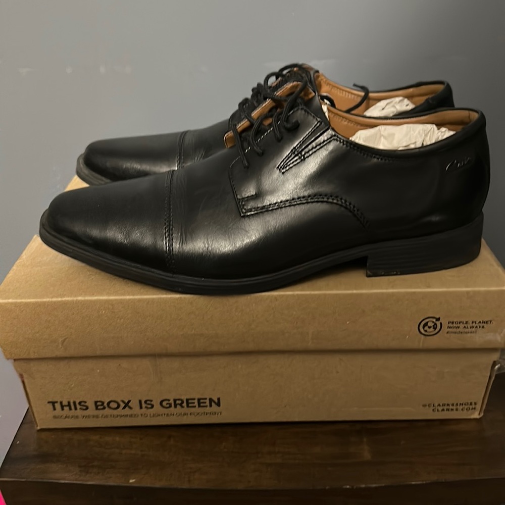 Clarks men’s dress shoes Tilden cap black leather